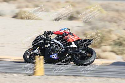 media/Nov-16-2025-Race Pace (Sun) [[8c5fa54630]]/Non Verified Riders (1st 20 Minutes)/4-Turn 16 (1116am)/